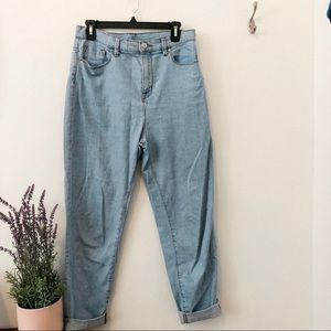 Urban Outfitters mom jeans